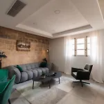 Stunning 2-bed In Heart Of Lägenhet *