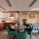 Stunning 2-bed In Heart Of Valletta
