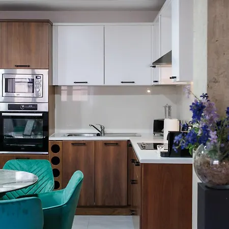 Stunning 2-bed In Heart Of Apartment
