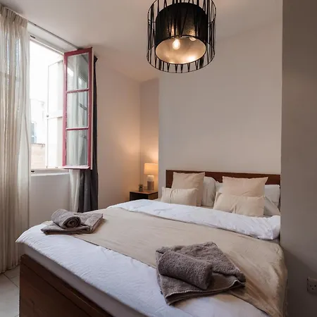 Apartment Stunning 2-bed In Heart Of *