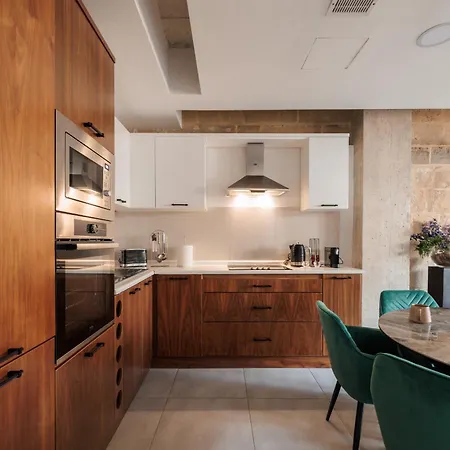 Stunning 2-bed In Heart Of