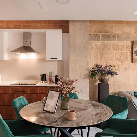 Stunning 2-bed In Heart Of * Valletta