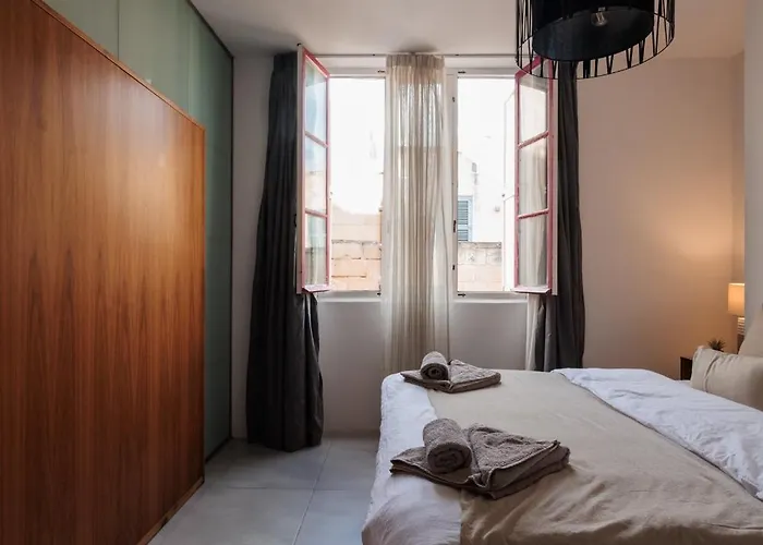 Stunning 2-bed In Heart Of Valeta